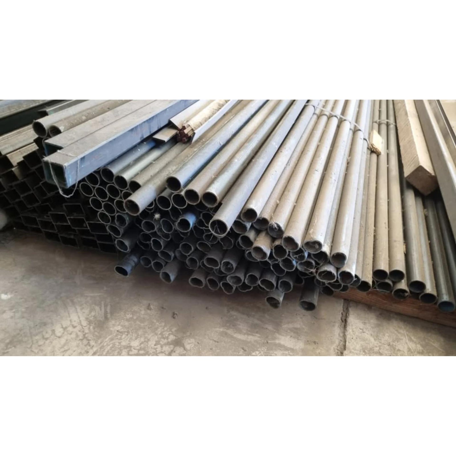 Fierro Angulo Laminado 40x3.0 (1" 1/2" X 1/8) Tira 6 Mts.